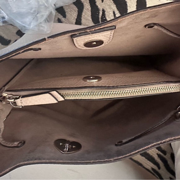 Kate Spade retail $249 Leather Crossbody Shoulder Bag Blush/Beige - Picture 6 of 9